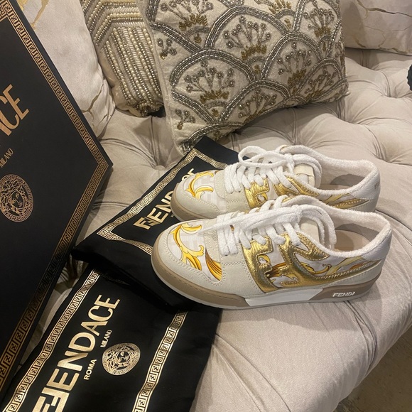 Fendi Women's White and Gold Sneakers. LIMITED ADDITION. - Picture 7 of 13